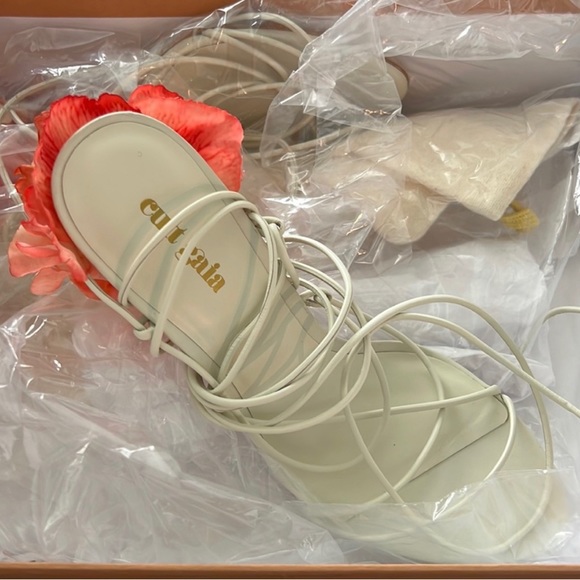 SOLD Cult Gaia White Petal EFFIE SANDAL - Picture 4 of 11